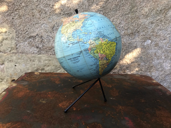 Globe terrestre tripode vintage